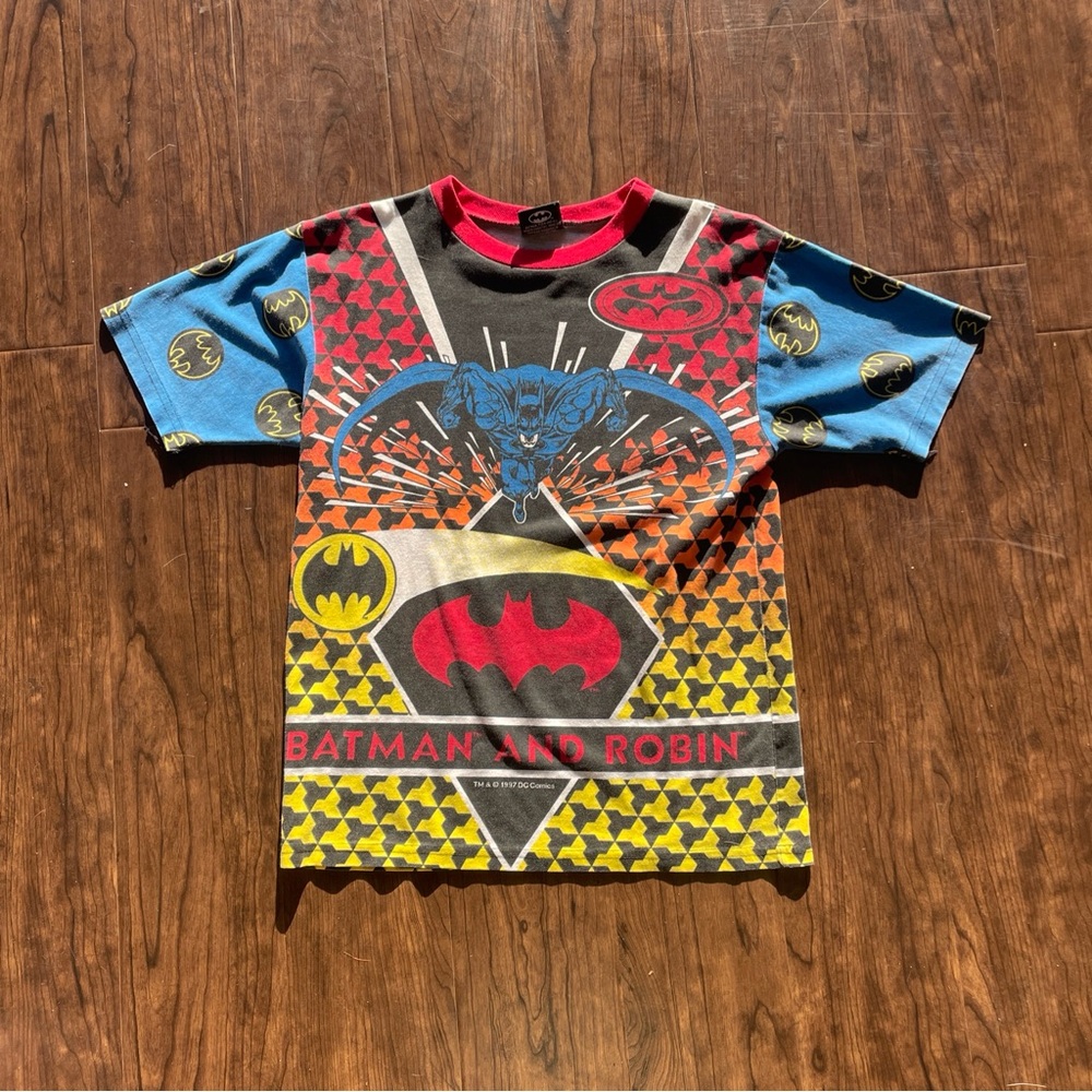 Vintage 1997 Batman shirt. Size Small. Youth XL. Multicolored